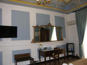
A television and/or entertainment center at Il Gattopardo House
