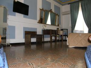 A television and/or entertainment centre at Il Gattopardo House