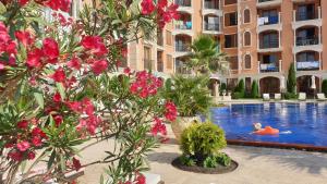 The swimming pool at or close to Cascadas Ravda - Gorgeous 2 bedrooms family apartment