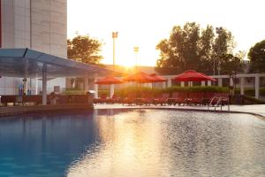 Bazén v ubytování Park Rotana Abu Dhabi nebo v jeho okolí