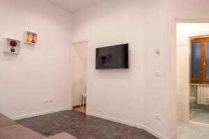 A television and/or entertainment centre at The Heart of San Marco - WiFi