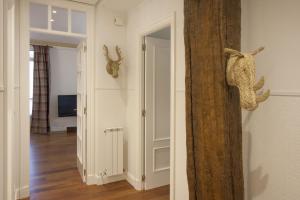 A television and/or entertainment centre at Bare by Oldtown SS Apartments