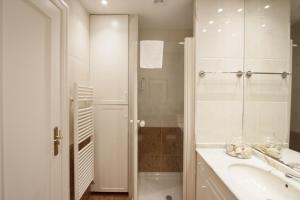 A bathroom at Bare by Oldtown SS Apartments