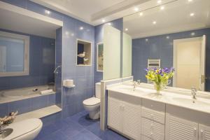 A bathroom at Bare by Oldtown SS Apartments