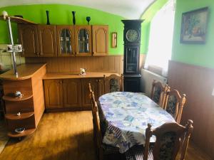Kuchnia lub aneks kuchenny w obiekcie Agroturystyka u Strażaka