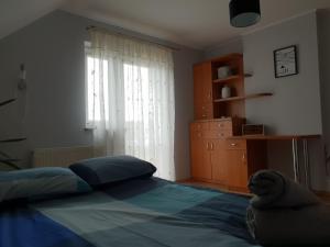 Ένα ή περισσότερα κρεβάτια σε δωμάτιο στο Rezydencja Sucholaski