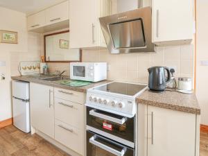 Dapur atau dapur kecil di The Annexe +7 gambar