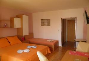 מיטה או מיטות בחדר ב-Apartments Vese - 200 m from beach