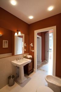 a bathroom with a sink and a mirror and a toilet at Tenuta Tamburnin in Castelnuovo Don Bosco +36 photos