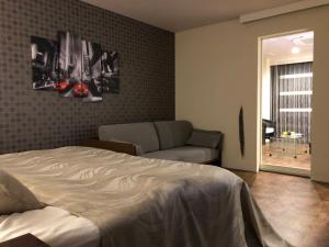 HOTEL xcell客房内的一张或多张床位