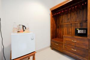 WIRA Homestay & Spa的厨房或小厨房
