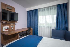 מיטה או מיטות בחדר ב-Holiday Inn Express Middlesbrough - Centre Square, an IHG Hotel