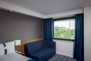 A seating area at Holiday Inn Express Middlesbrough - Centre Square, an IHG Hotel