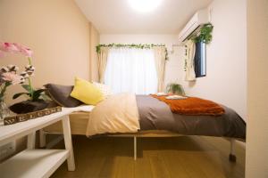Ένα ή περισσότερα κρεβάτια σε δωμάτιο στο nestay inn tokyo kagurazaka 01