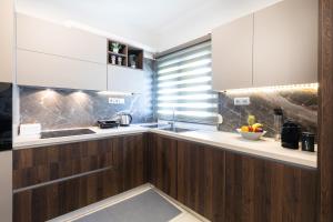 A kitchen or kitchenette at Sleeping Beauty Apartment City Center!!
