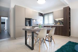 A kitchen or kitchenette at Sleeping Beauty Apartment City Center!!