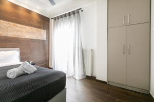 A bed or beds in a room at Sleeping Beauty Apartment City Center!!