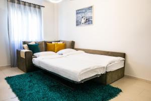 A bed or beds in a room at Sleeping Beauty Apartment City Center!!