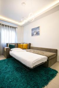A bed or beds in a room at Sleeping Beauty Apartment City Center!!