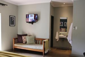 A television and/or entertainment centre at Pepper Tree Venue & Guesthouse