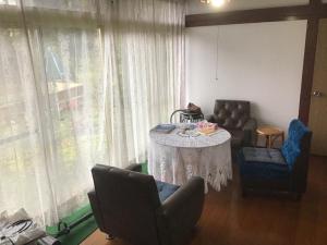 Posezení v ubytování Ohanabatake
