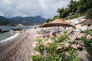 Pantai di atau dekat dengan hotel