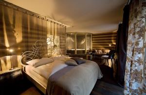 a bedroom with a large bed and a desk at Bad Bubendorf Design & Lifestyle Hotel in Bubendorf