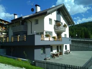Photo de la galerie de l'établissement App. Villa Fraina, à San Cassiano