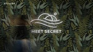 Certifikat, nagrada, logo ili neki drugi dokument izložen u objektu Meet Secret B&B