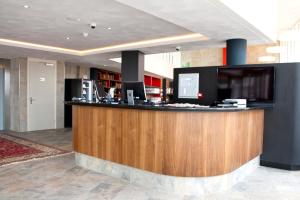 a lobby with a bar in a hotel at Bastion Hotel Arnhem in Arnhem