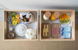 a wooden box filled with food and other food items at Aqua - Pópulo Eco Village in Ponta Delgada