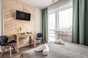 Televízia a/alebo spoločenská miestnosť v ubytovaní Apartamenty Smrekowa Turnia