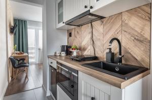Kuchyňa alebo kuchynka v ubytovaní Apartamenty Smrekowa Turnia