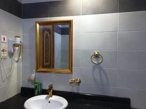 a bathroom with a sink and a mirror at EWG Rahaf Al Mashaer Hotel in Mecca