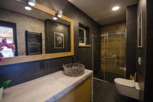 Kúpeľňa v ubytovaní Apartament Słoneczna Góra 1 z biokominkiem - Dream Apart