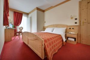 Postel nebo postele na pokoji v ubytování Hotel Cristallo