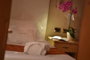 Postel nebo postele na pokoji v ubytování Hotel Cristallo