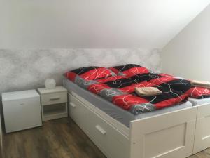 Tempat tidur dalam kamar di Ubytování Pod Mezu