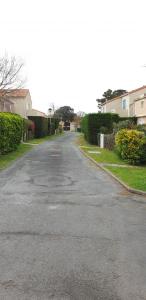 an empty street in a residential neighborhood with houses at Logement 88 2-4 Personnes 500 m plage classé 2 étoiles in Dolus d'Oléron