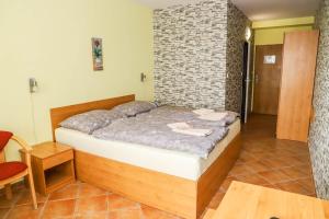 Postel nebo postele na pokoji v ubytování Hotel Zátoka