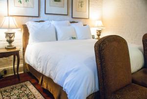 Cama ou camas em um quarto em Audubon Cottages