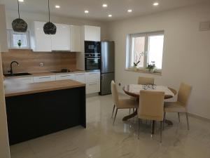 Imagen de la galería de Apartman Maja, en Baška Voda