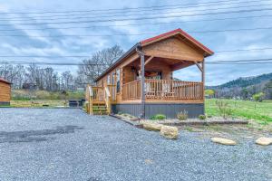 Gallery image of Calvery Cabin in Sevierville