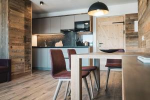 A kitchen or kitchenette at Sartu Apartments