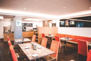 Kuchyň nebo kuchyňský kout v ubytování Hotel Schwertfirm