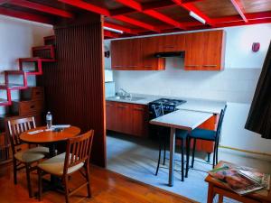 a kitchen with wooden cabinets and a table and chairs at Hotel del Capitán de Puebla in Puebla