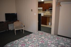 Kuchyň nebo kuchyňský kout v ubytování Hope Inn and Suites