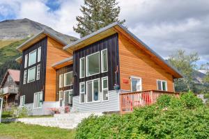 a home with a black and orange at The Vue B&B in Seward