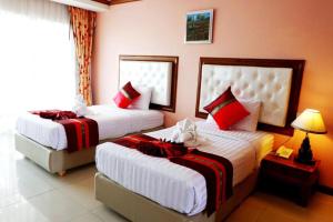 Postel nebo postele na pokoji v ubytování Aiyaree Place Hotel SHA PLUS