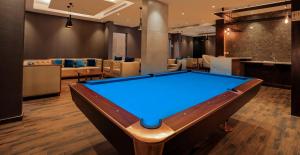 a pool table in the middle of a room at SUITS HOTEl تشغيل مؤسسه سويت لتشغيل الفنادق in Jeddah